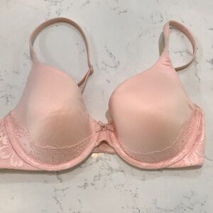 Victoria’s Secret lightly lined full coverage bra size 34C.